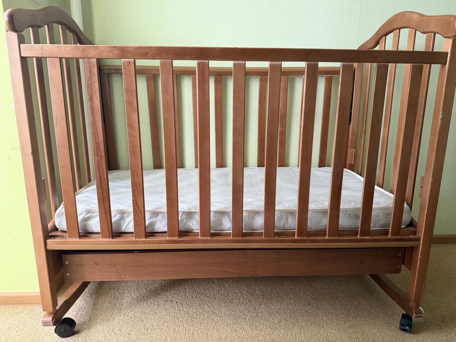 Кроватка дитяча з матрасом