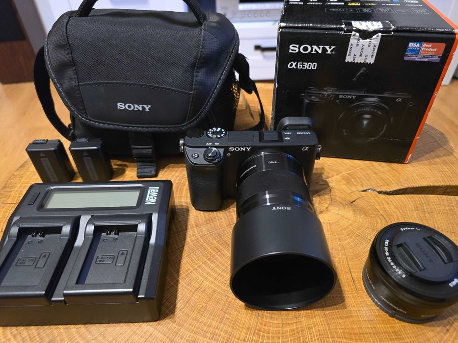 Aparat Fotograficzny Sony A6300 korpus + 16-50 OSS +obiektyw 50mm 1.8 Sony +Ładowarka podwójna Newell + 2dodatkowe akumulatory + oryginalna torba SONY