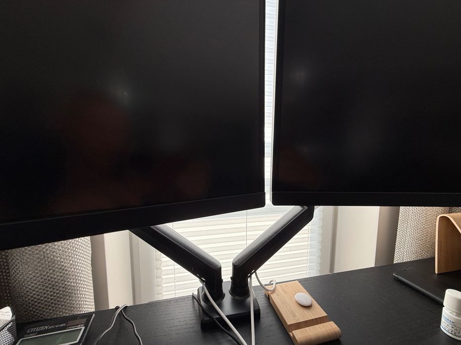 Profesjonalne stanowisko do pracy – IKEA IDÅSEN + GRÖNFJÄLL + 2x LG 27" 4K