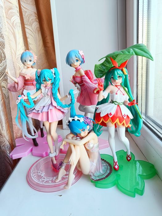 Аниме фигурки много разных