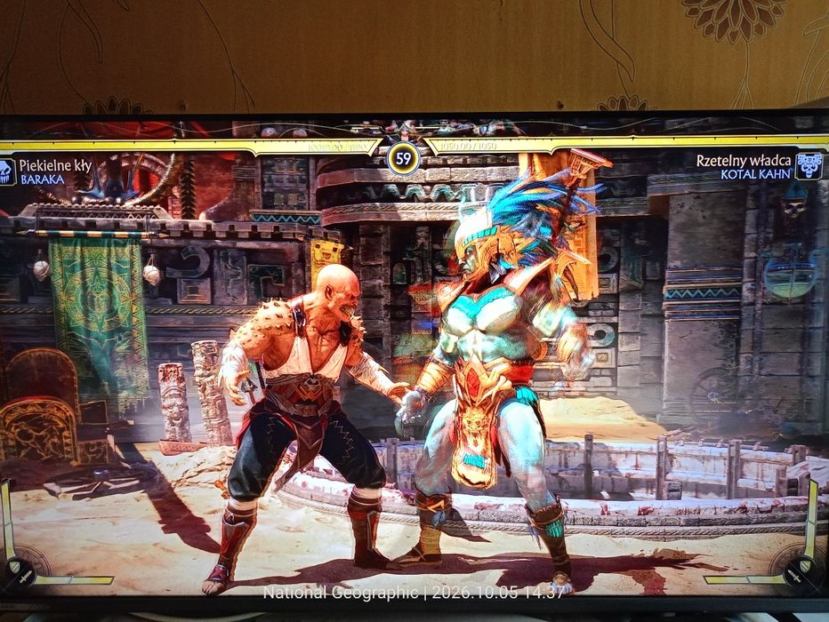 PlayStation 4 z padem i grami