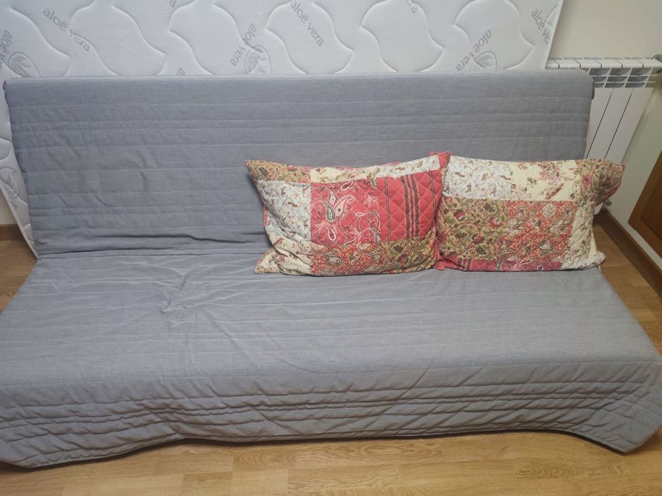 Sofá-cama IKEA (futon) – 120x190 – Prático e versátil
