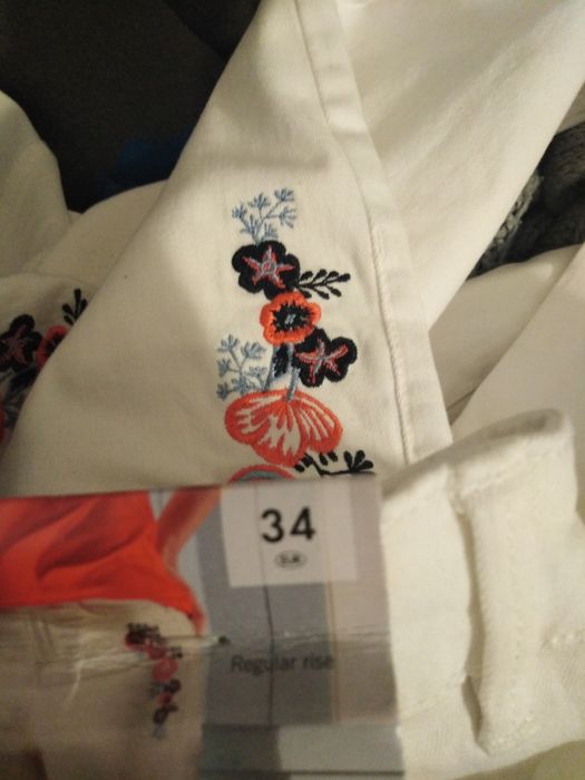 Nowe białe jeansy esmera roz 34/36/38/40 białe z kwiat hafte