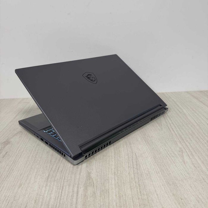 MSI Creator 16 AI Studio A1VIG 4K 120Hz Ultra 9 185H 32GB DDR5 SSD 1TB NVMe RTX 4090