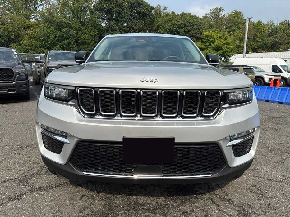 Jeep Grand Cherokee      2023