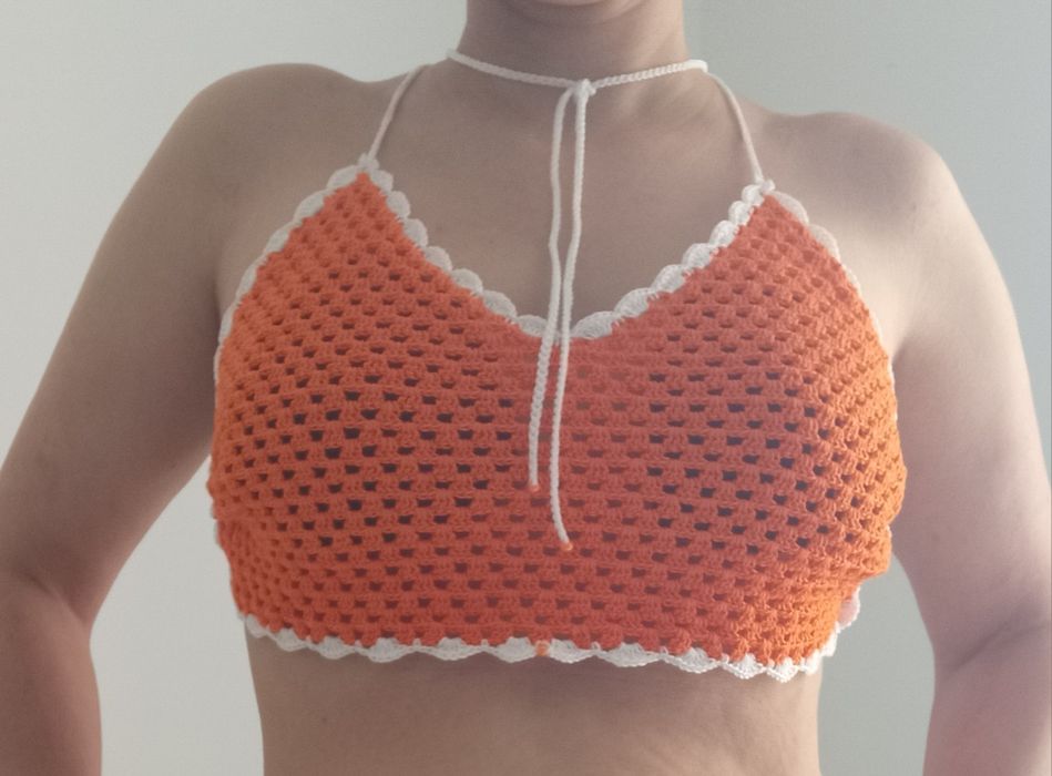 Top em crochê sem costas