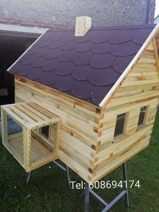 Domek dla gołębi z bala.