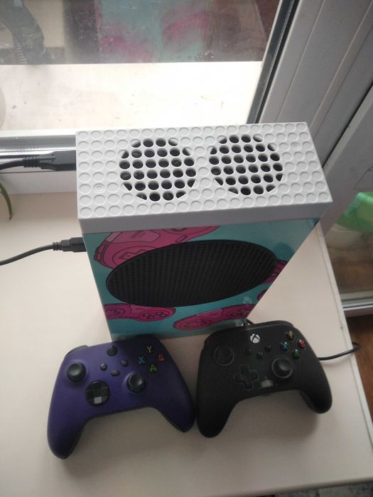 Продам Xbox Series S + 2 джойстика + Геймпас + Система охлаждения