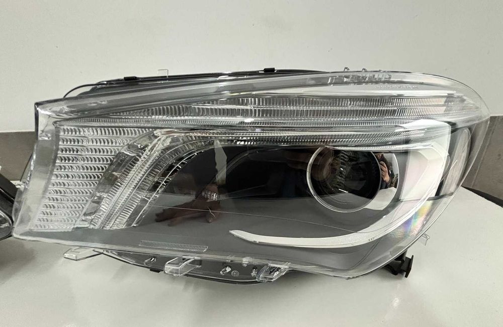 Farol Mercedes-Benz CLA W117 C/Iva Incl.