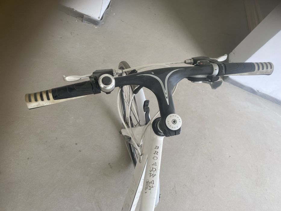 Rower Awenue szosowy biala perla