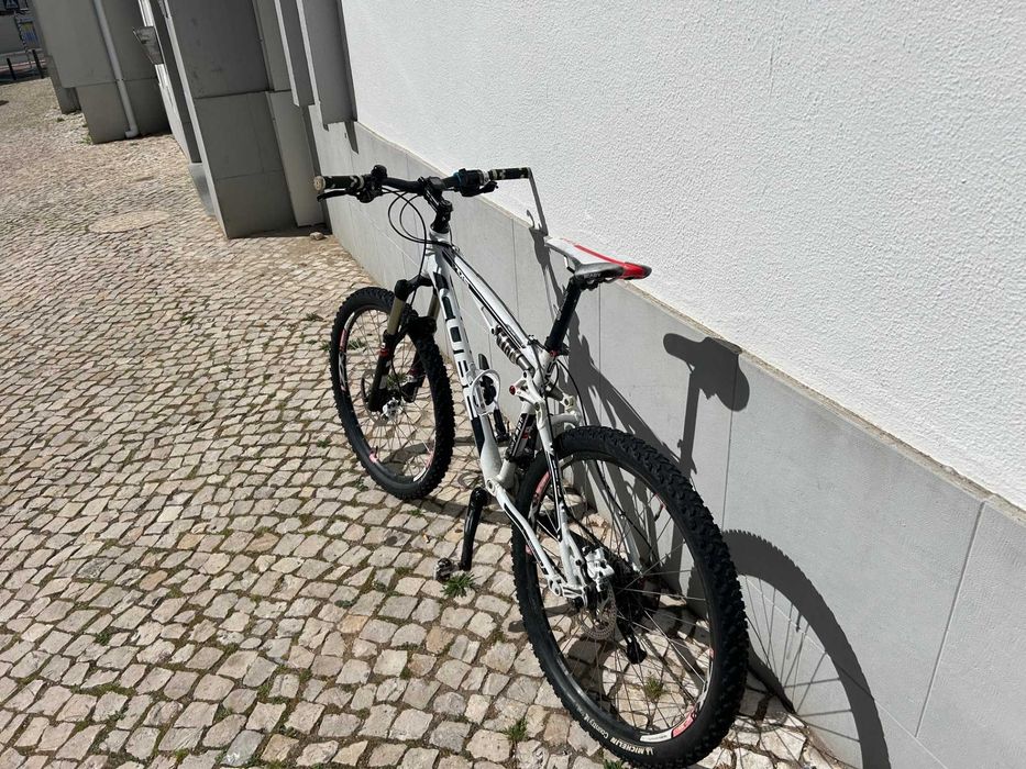 Bicicleta MTB /  BTT Cube XMS suspensão total