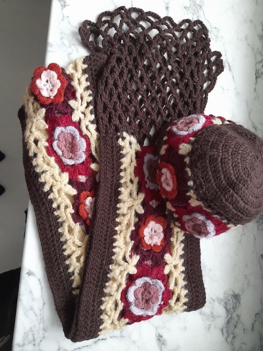 Комплект шапочка с шариком.