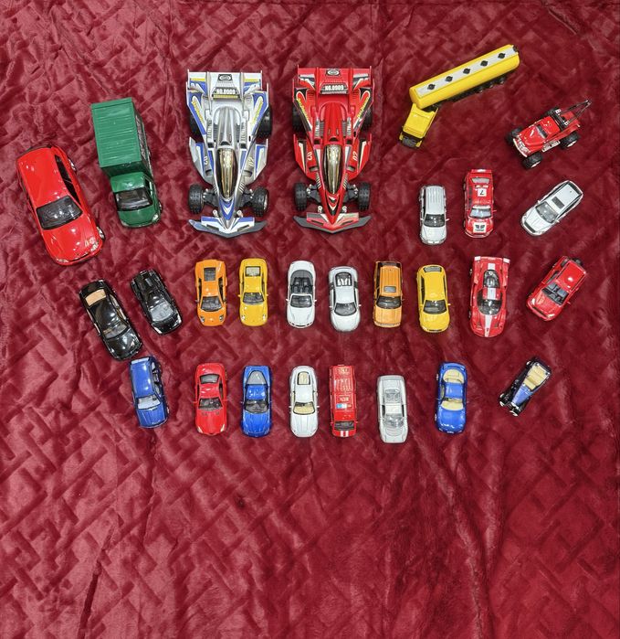 Машинки є і в хорошому стані і не багато в поганом цена 200 грн за 1