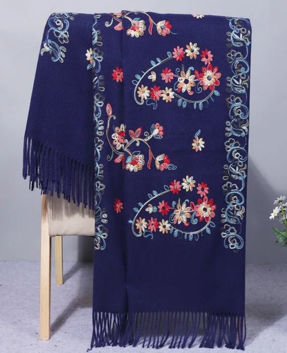 Szalik zimowy haftowany gruby