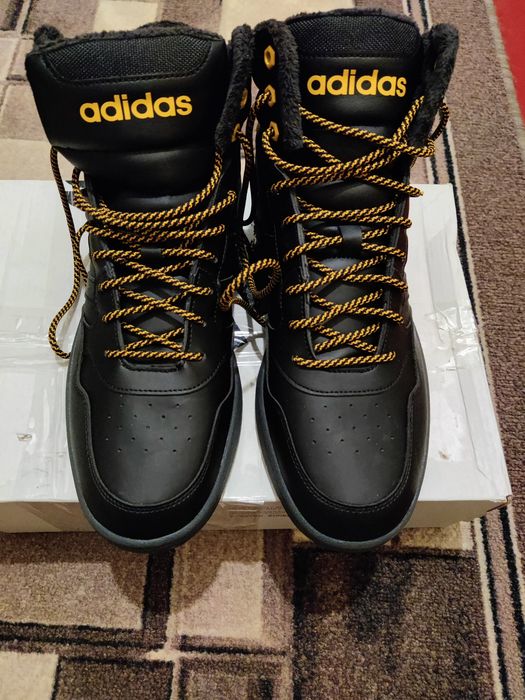 Продам мужские зимние кроссовки Adidas Hoops 3.0 MID WTR.