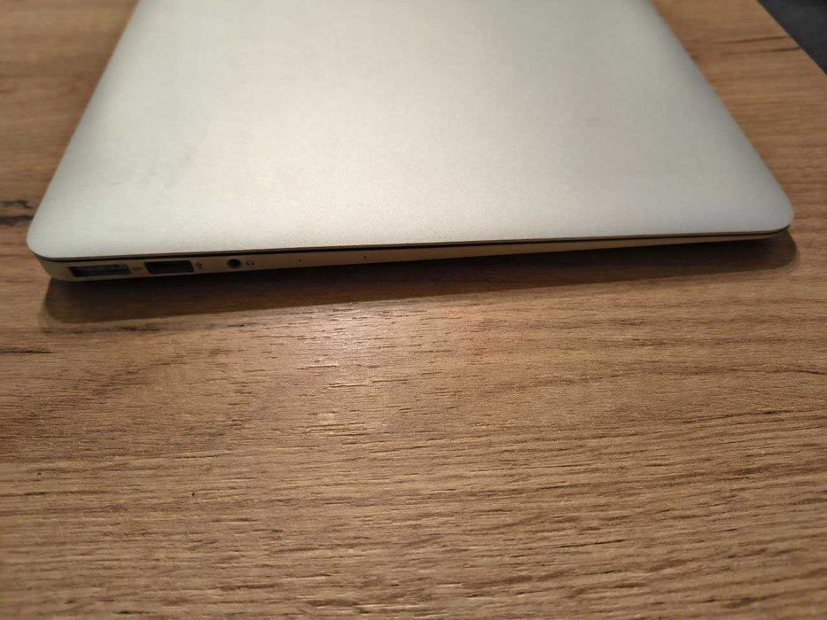 Macbook Air 2015 A1466, Core i5, 4GB DDR3, 128 GB HDD, Monterey
