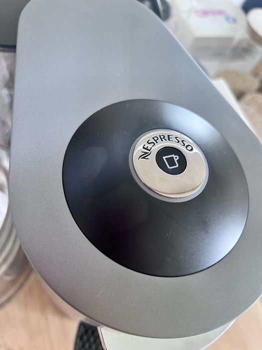 Maquina de café Nespresso VertuoPlus Deluxe