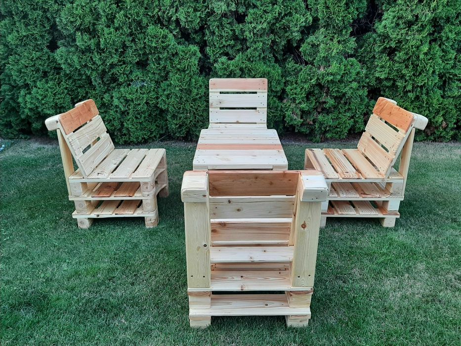 Stolik kawowy z krzesłami komplet z palet