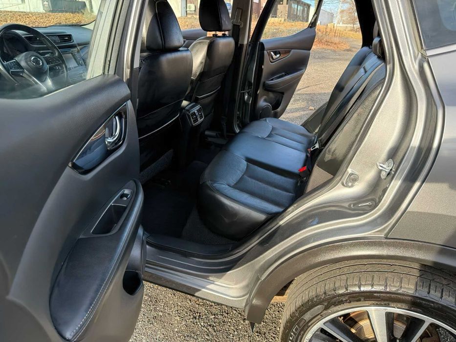 Nissan Rogue Sport SL      2017