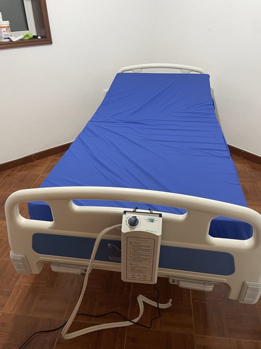 Cama articulada como nova utilizada durante 15 dias