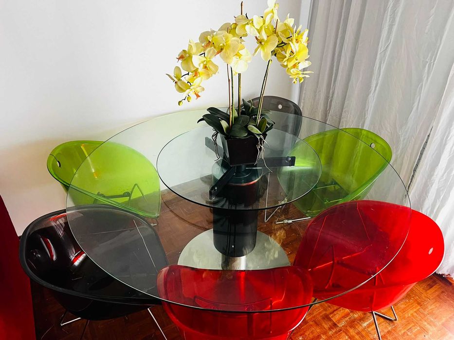 Mesa estilo japonês em vidro+ cadeiras