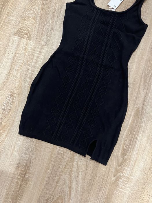 Sukienka krotka sweterkowa obcisła