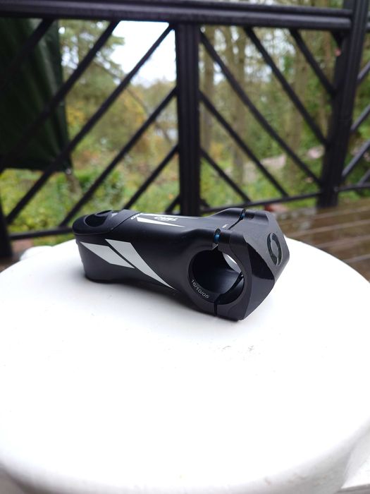 Mostek rowerowy Oval 760 Aero TT / Tri Stem 31.8/8D/90mm - Fuji nowy