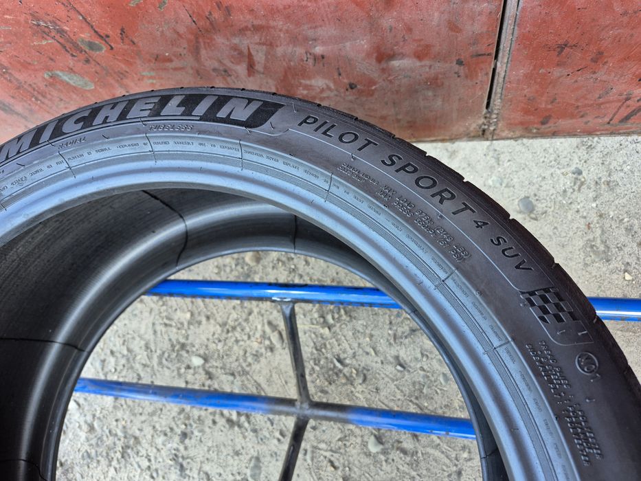 295/35/21 R21 Michelin Pilot Sport 4 SUV MO1 4шт ціна за 1шт шини