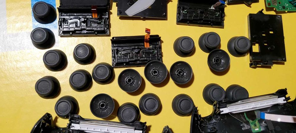 Запчасти геймпадів джойстиків DualShock Дуалшок PS4 Запчастини акумулятор (акум) сенсор плата майн контролер заряду стіки шлейф віконце тримач
