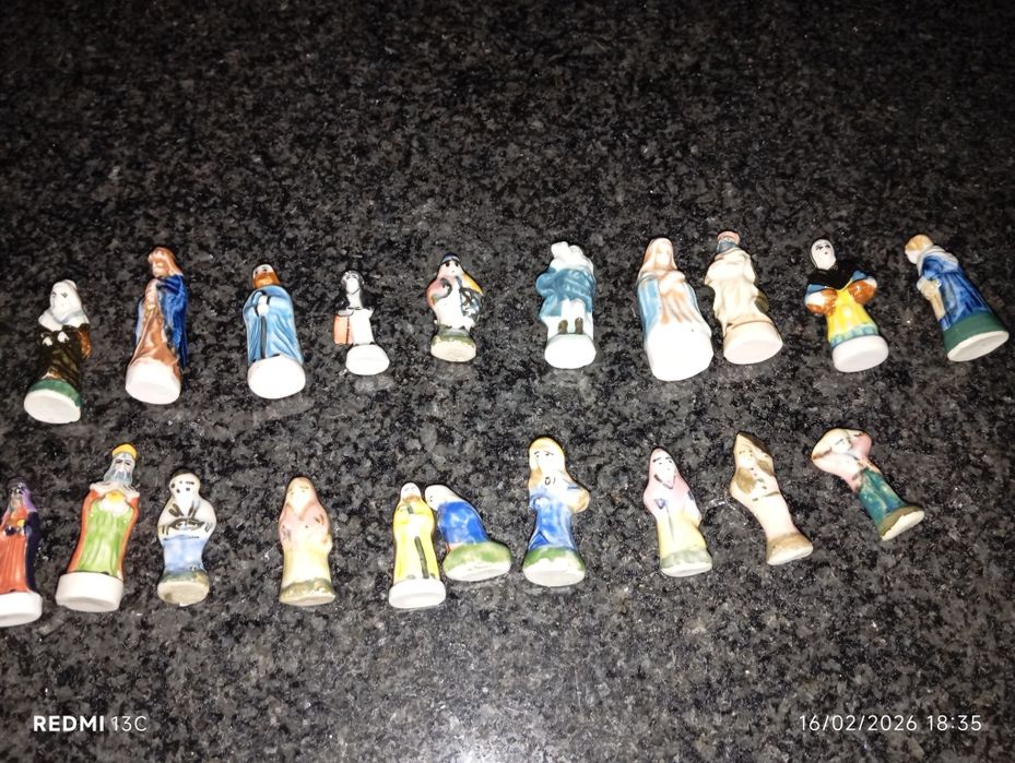 Miniaturas imagens faiança do bolo rei francês pintados a mão