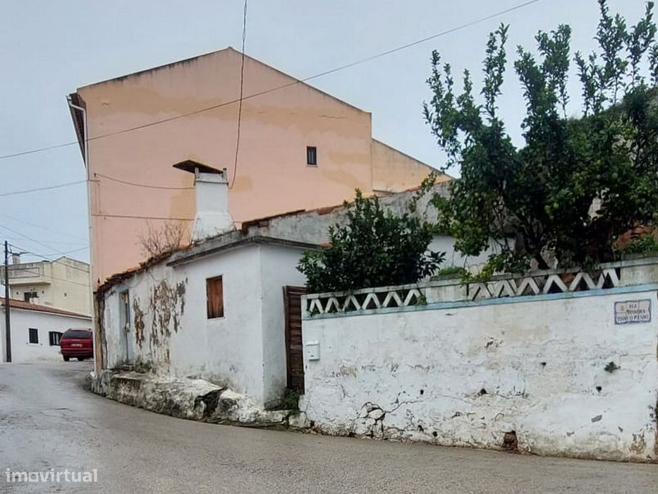 Moradia T2 com Logradouro em Alguber: O Seu Próximo Projeto de Sonh...