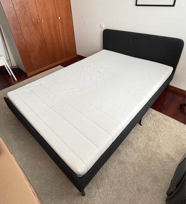 Cama de casal Ikea