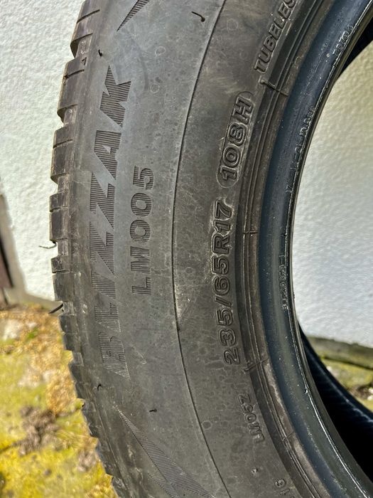 Opona 235/65/17 Bridgestone Blizzak LM005