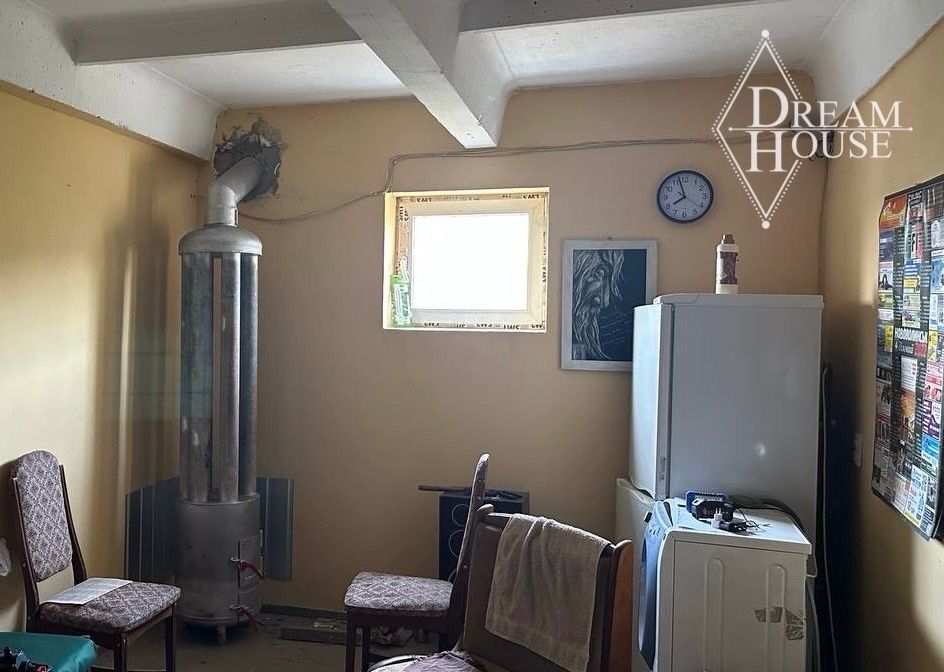 Продаж недобудованого будинку з гаражем для Фури