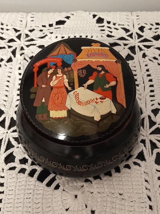 Шкатулка металлическая. Винтаж