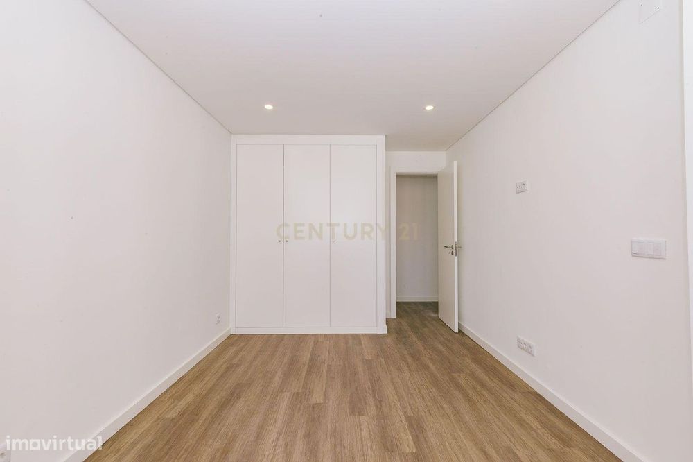 Apartamento T2 novo em Sacavém