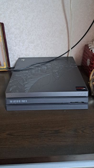PS 4, Лімітірована