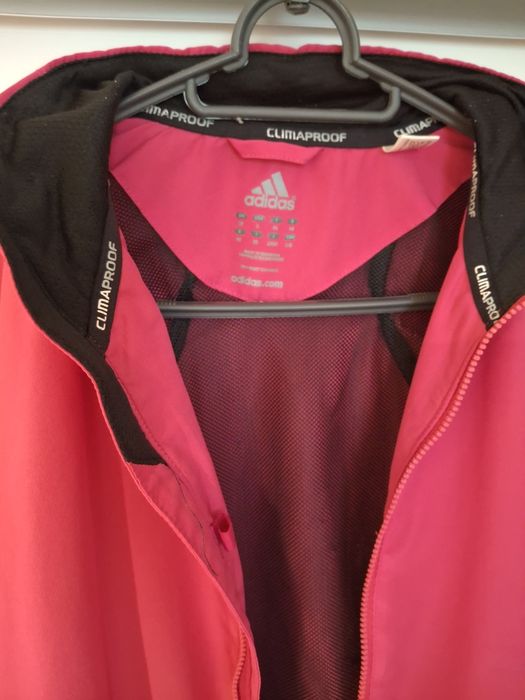 Malinowo różowa kurtka Adidas