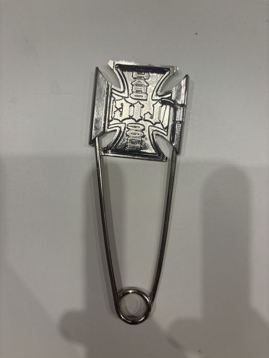 пін alice hollywood pin