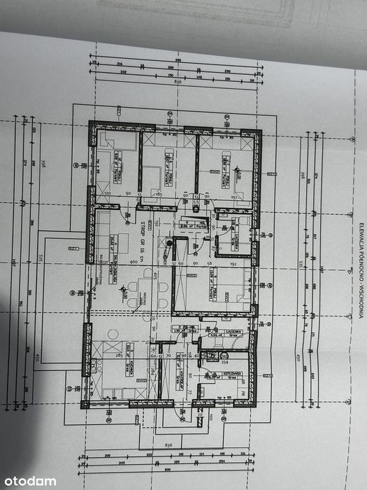 Nowoczesny dom parterowy w trakcie budowy