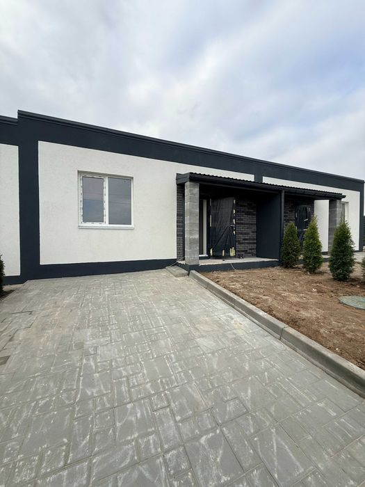 Продам Таунхаус поруч з Озером. Частково зроблений Ремонт.