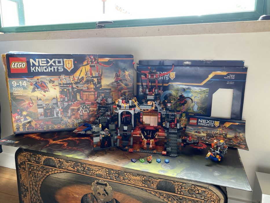 Lego nexo night “jester’s volcano lair” e tapete de jogo