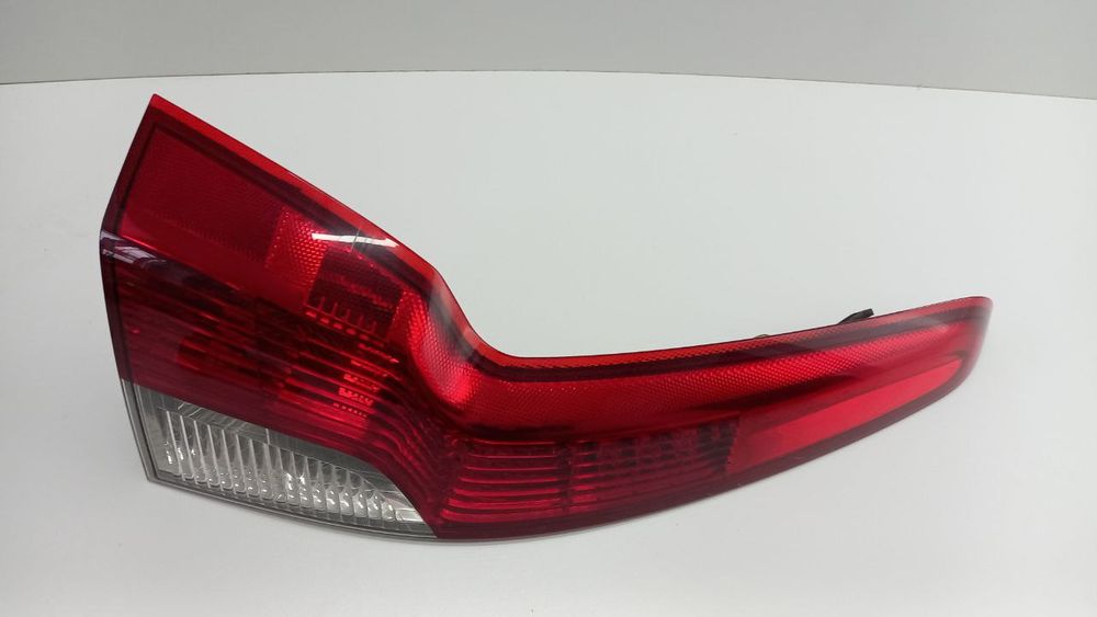 Фонарь задний левый Volvo V50 2007-2013 30744541