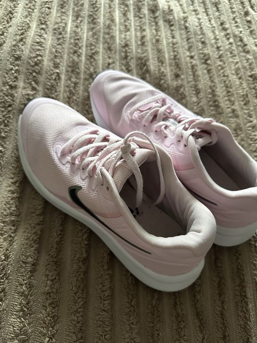 Женские кросовки Nike Star Runner