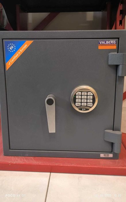 Вогнезламостійкий сейф Protector PLUS 46 EL