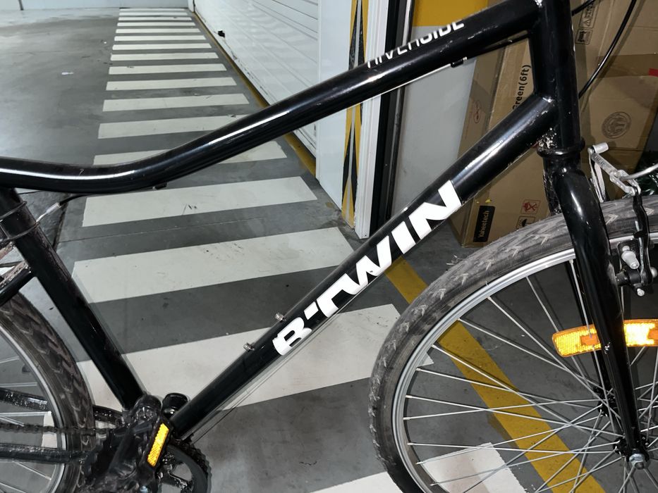 Bicicleta B’TWIN Riverside 100 – preta – ótimo estado