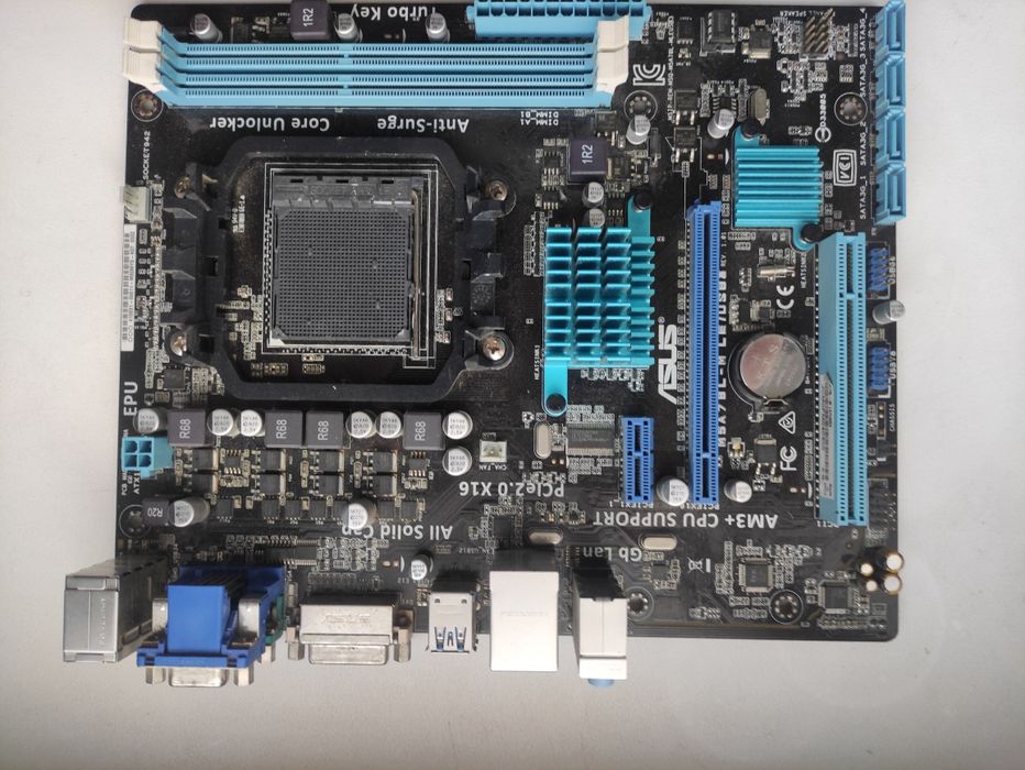 Комп'ютер,процессор,кулер,плата,та відеокарта,оперативна пам'ять та SS