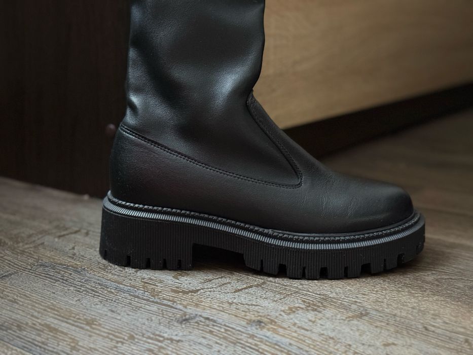 Нові шкіряні ботфорти. Ботфорди. Вище колін. Чулок.