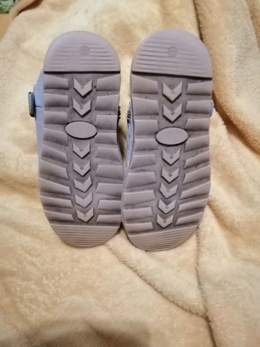 Уггі на дівчинку 35р.