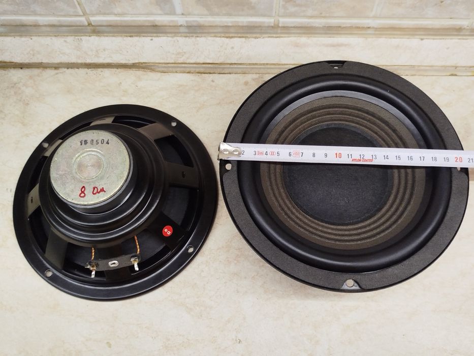 Низкочастотные динамики . 20 см , 8" .